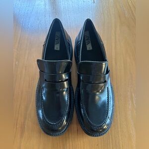 Zara Women’s Black Loafers